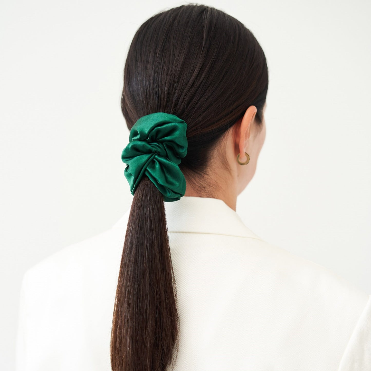 
                  
                    Silk hair scrunchie | GREEN
                  
                