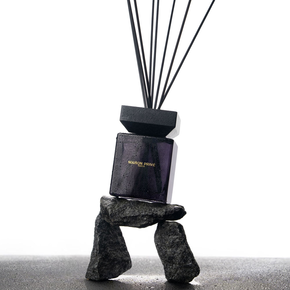 Namų kvapas | Juodasis Gintaras ir lelija | 200ml MAISON PRIVÉ
